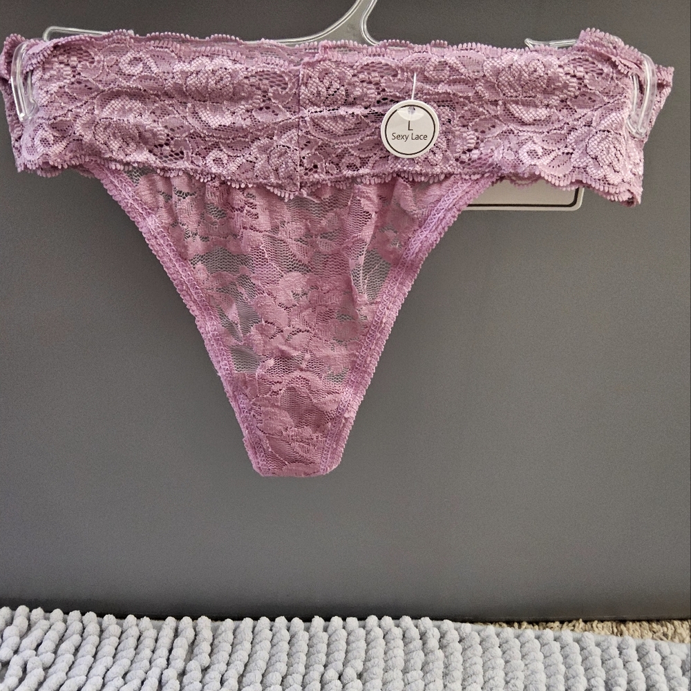 1 NWT IJAK Elegant Lace Women's Intimate thong in Purple size large